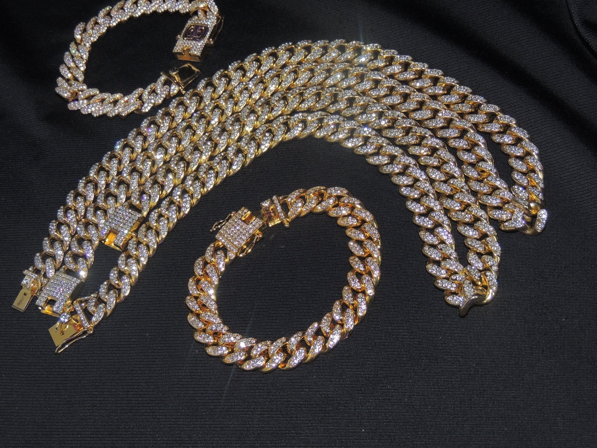 What is 18k gold plated jewelry?